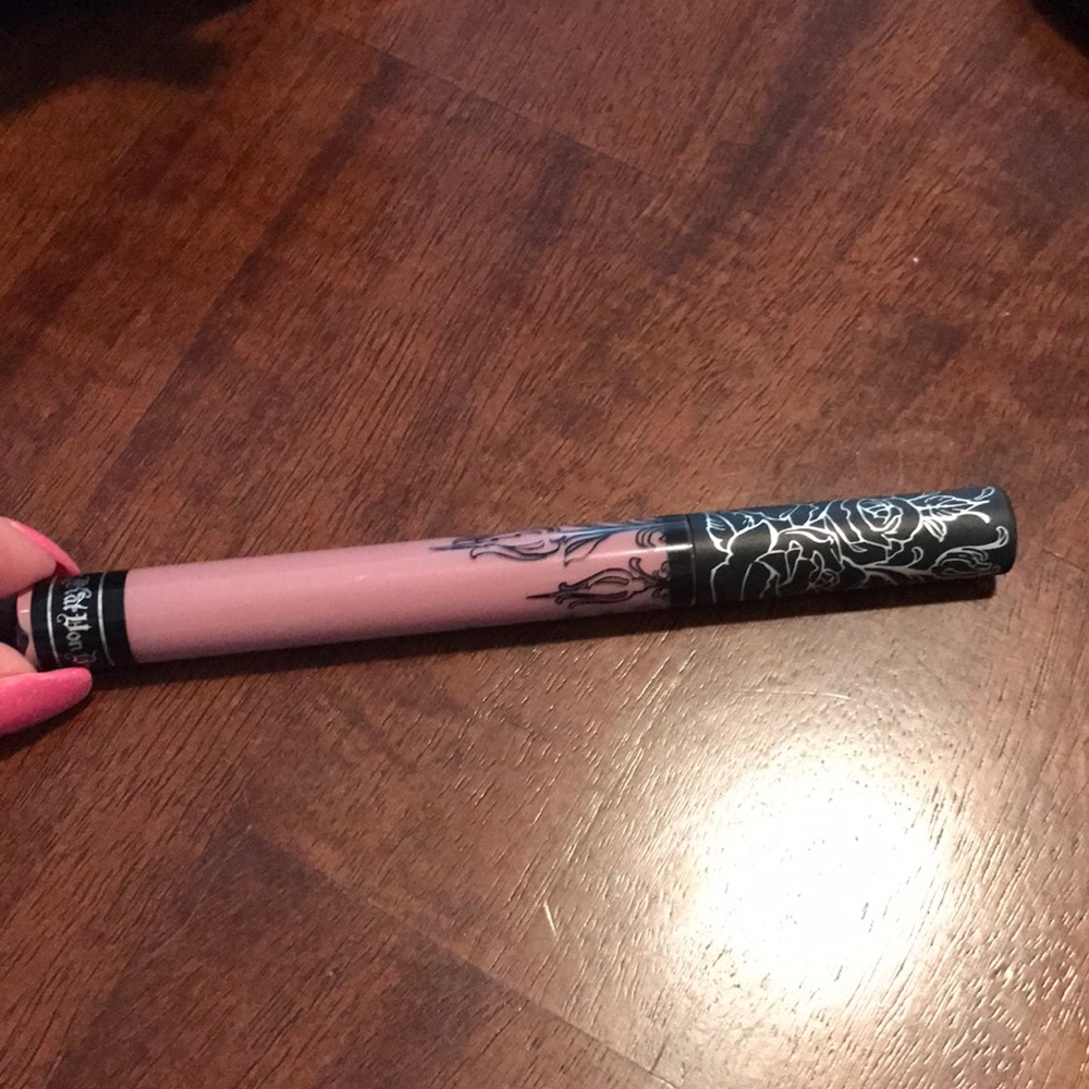 Lay Von D Liquid Lipstick in Requiem