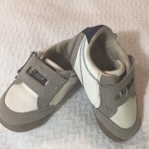 Carter's baby boys walking shoes.