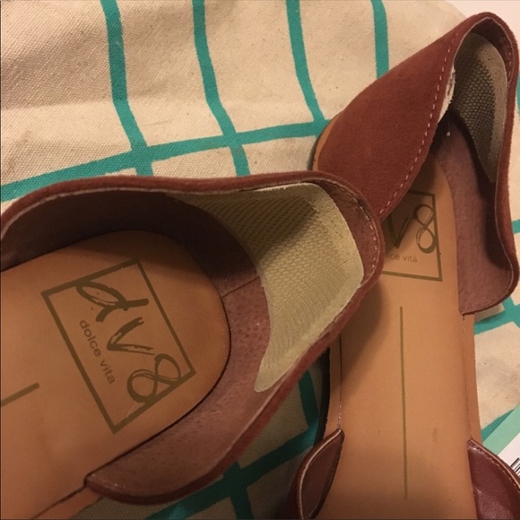 Brown flats - Picture 2 of 4