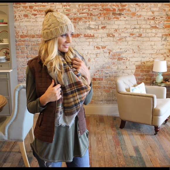 ✨LAST ONE✨Brown quilted zipper vest - Picture 4 of 8