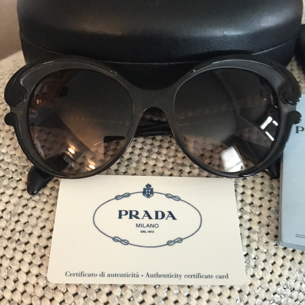 💯% authenticPrada butterfly sunglasses