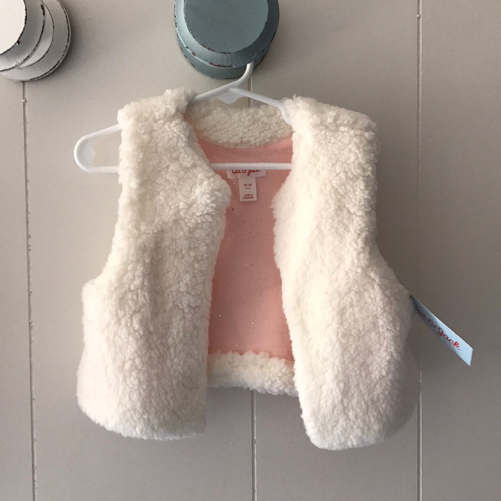 Cat & Jack Girls Fuzzy Vest size 2T-3T