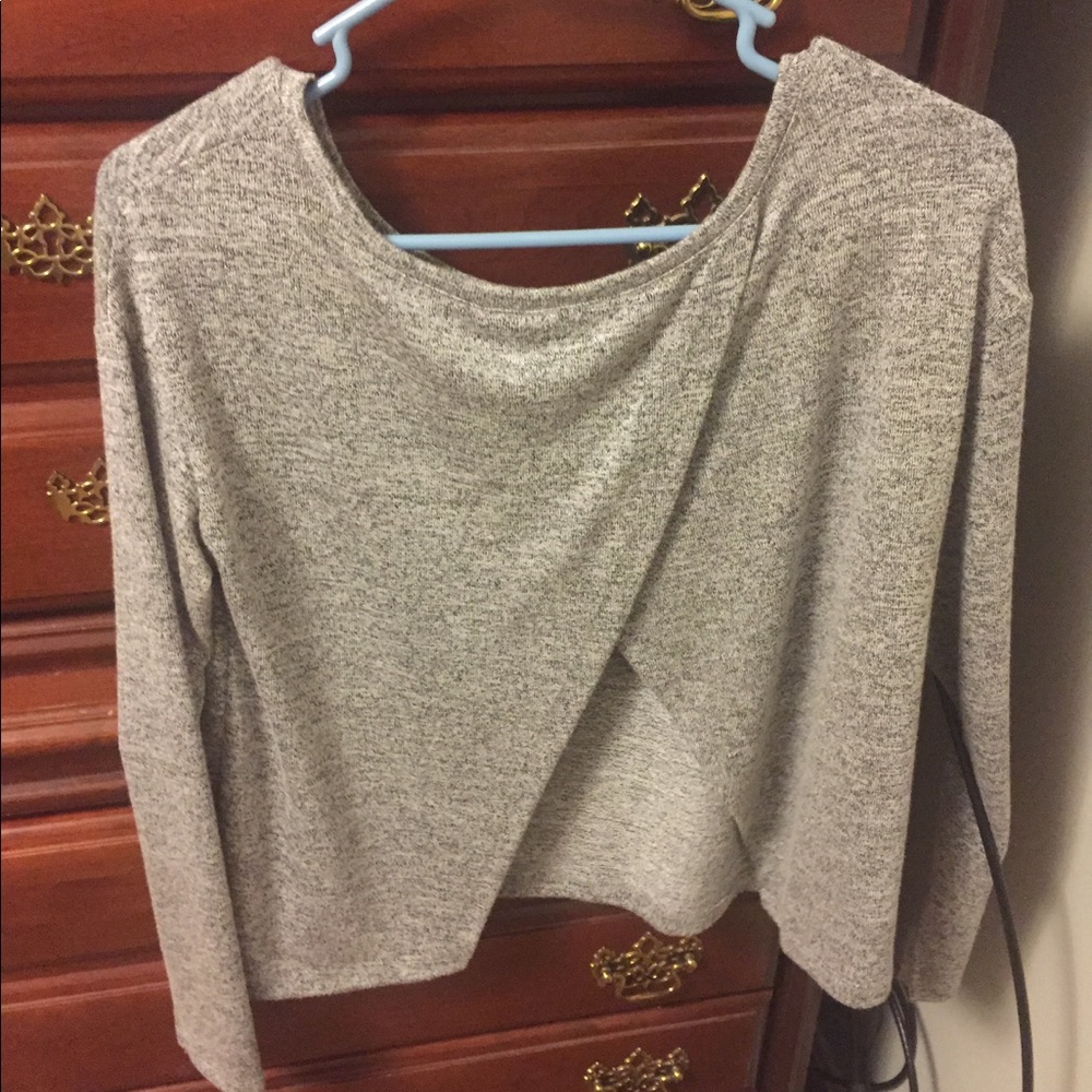 Tshirt with open back