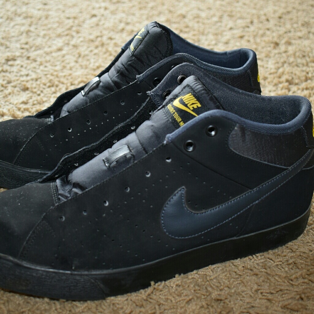 Nike | Court Tour Mid Shoes