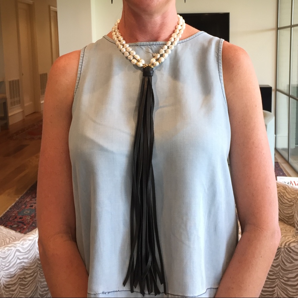 Long tassel black leather on pearls