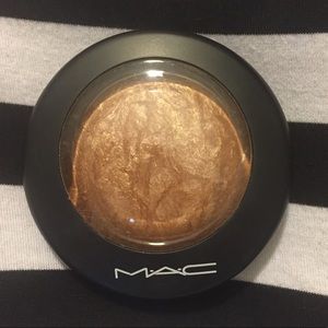 MAC mineralize skin finish in Global Glow