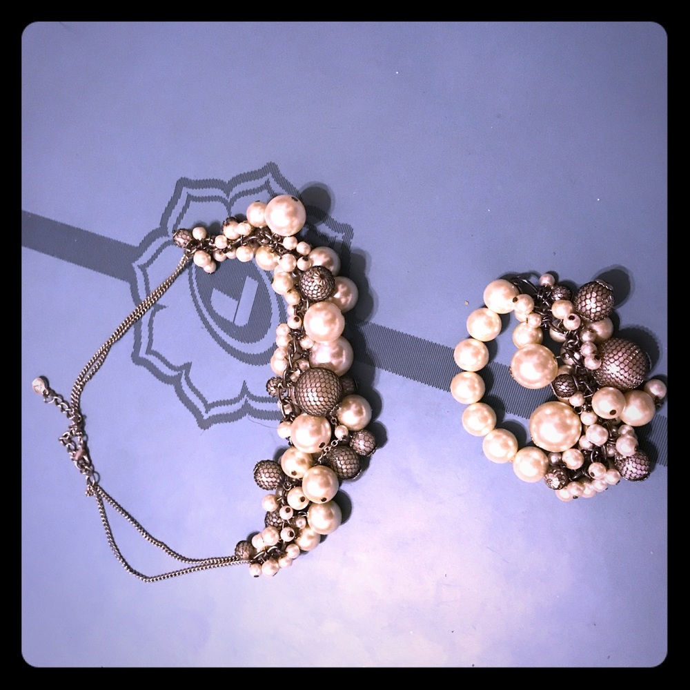 Vera Wang pearl necklace and bracelet