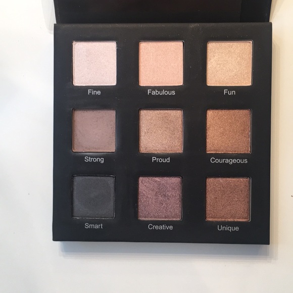 Eyeshadow palette - Picture 3 of 3