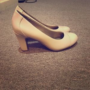 Nude Pumps