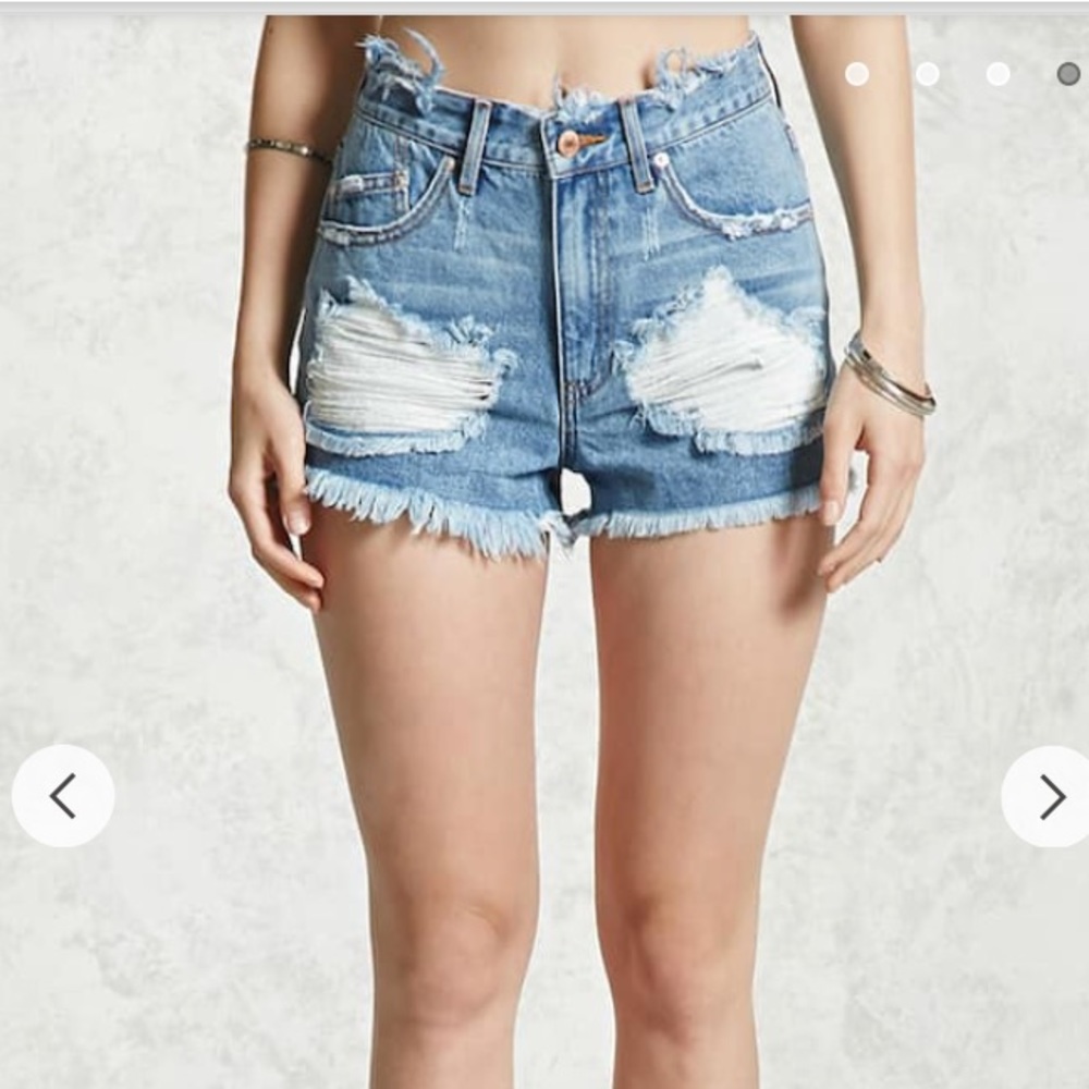 Distressed Highwaisted Shorts