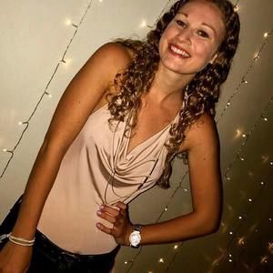 Meet your Posher, Elyssia