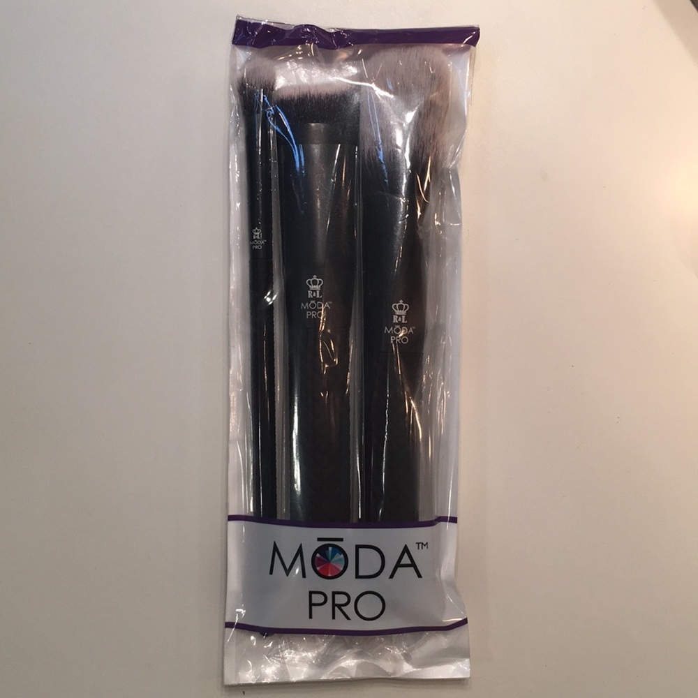 Makeup brushes