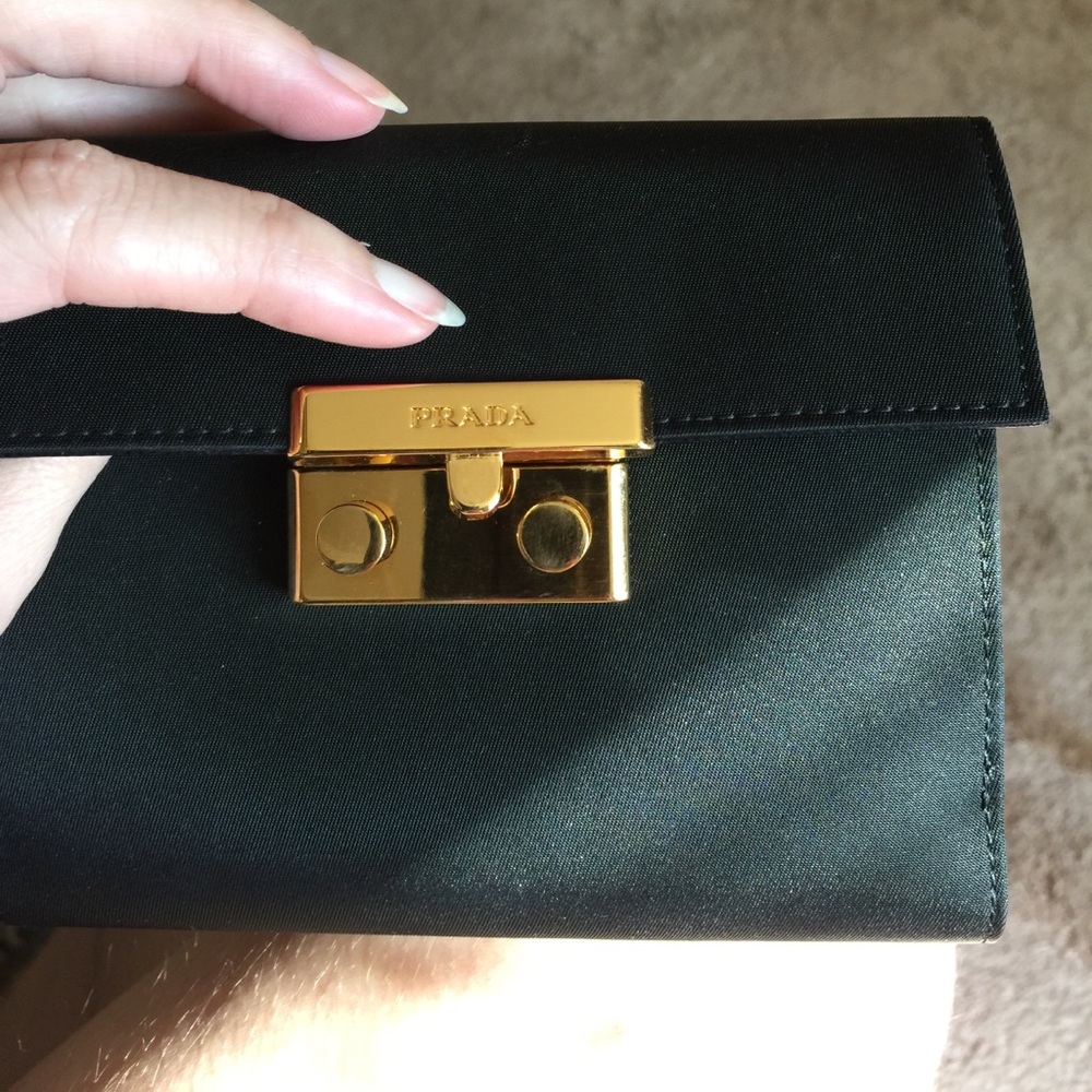 Prada wallet  great size💯authentic - Picture 3 of 8