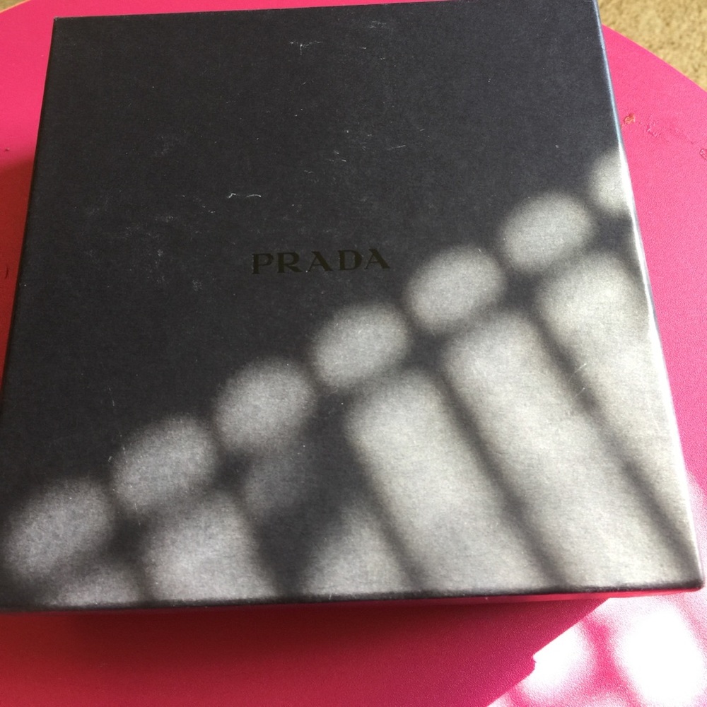 Prada wallet  great size💯authentic - Picture 5 of 8