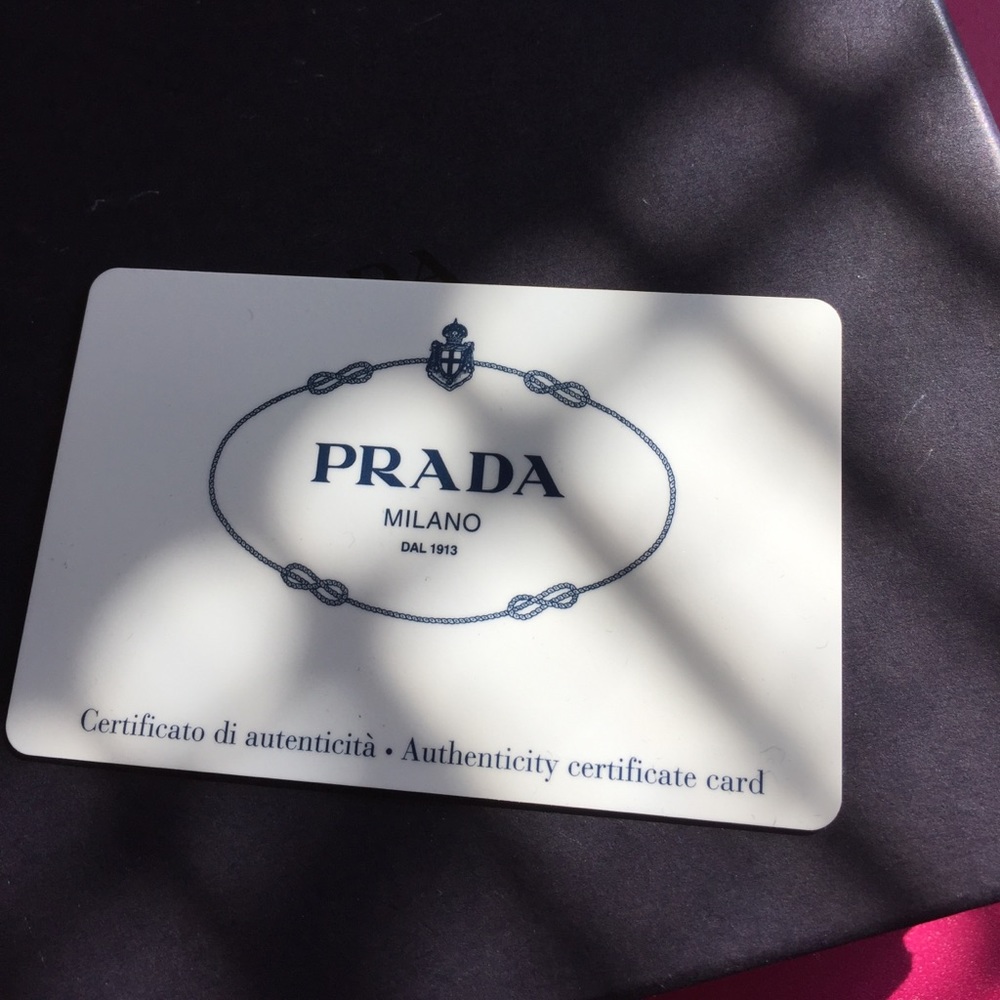 Prada wallet  great size💯authentic - Picture 6 of 8
