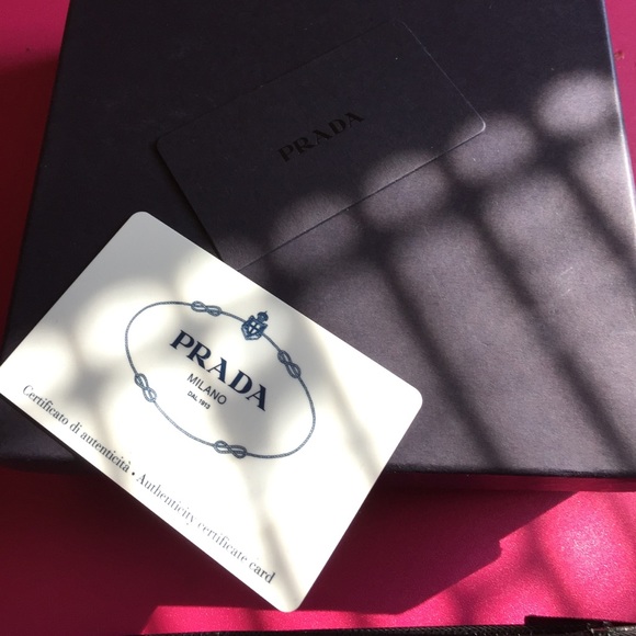 Prada wallet great size💯authentic - Picture 8 of 8