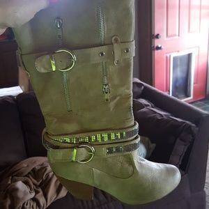 Cute buckle boots