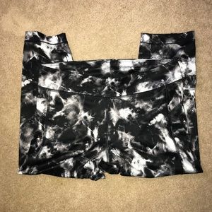 Black running capris