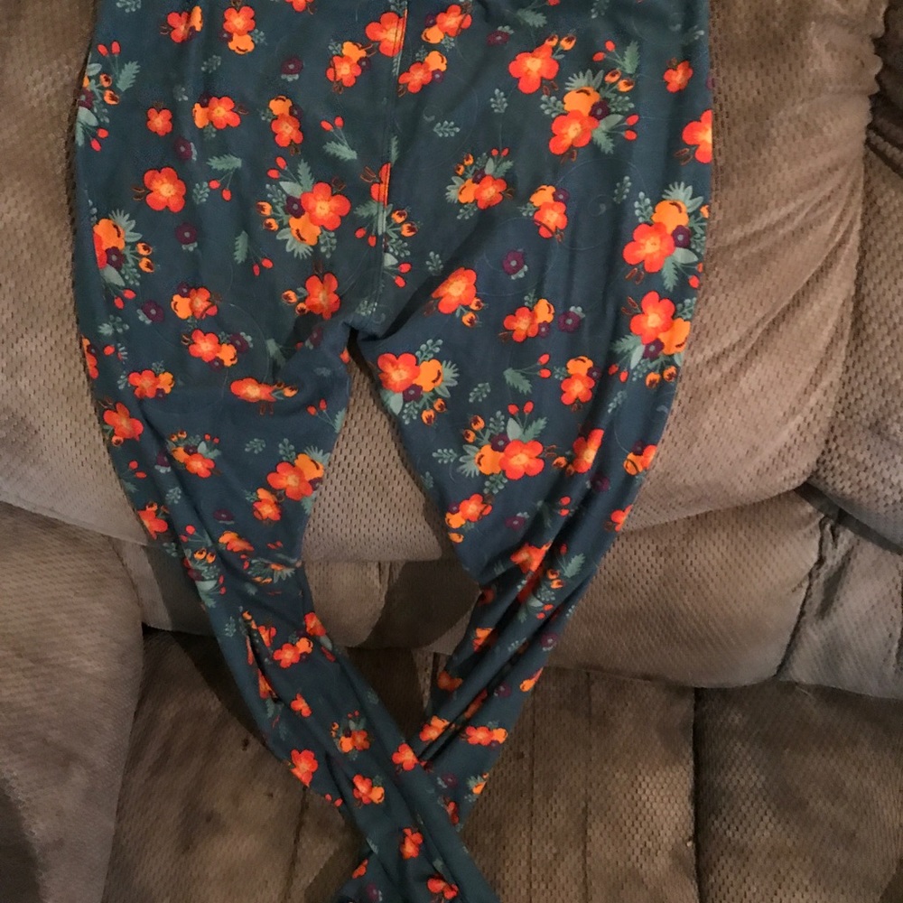 Lularoe one size tried on. 2-10