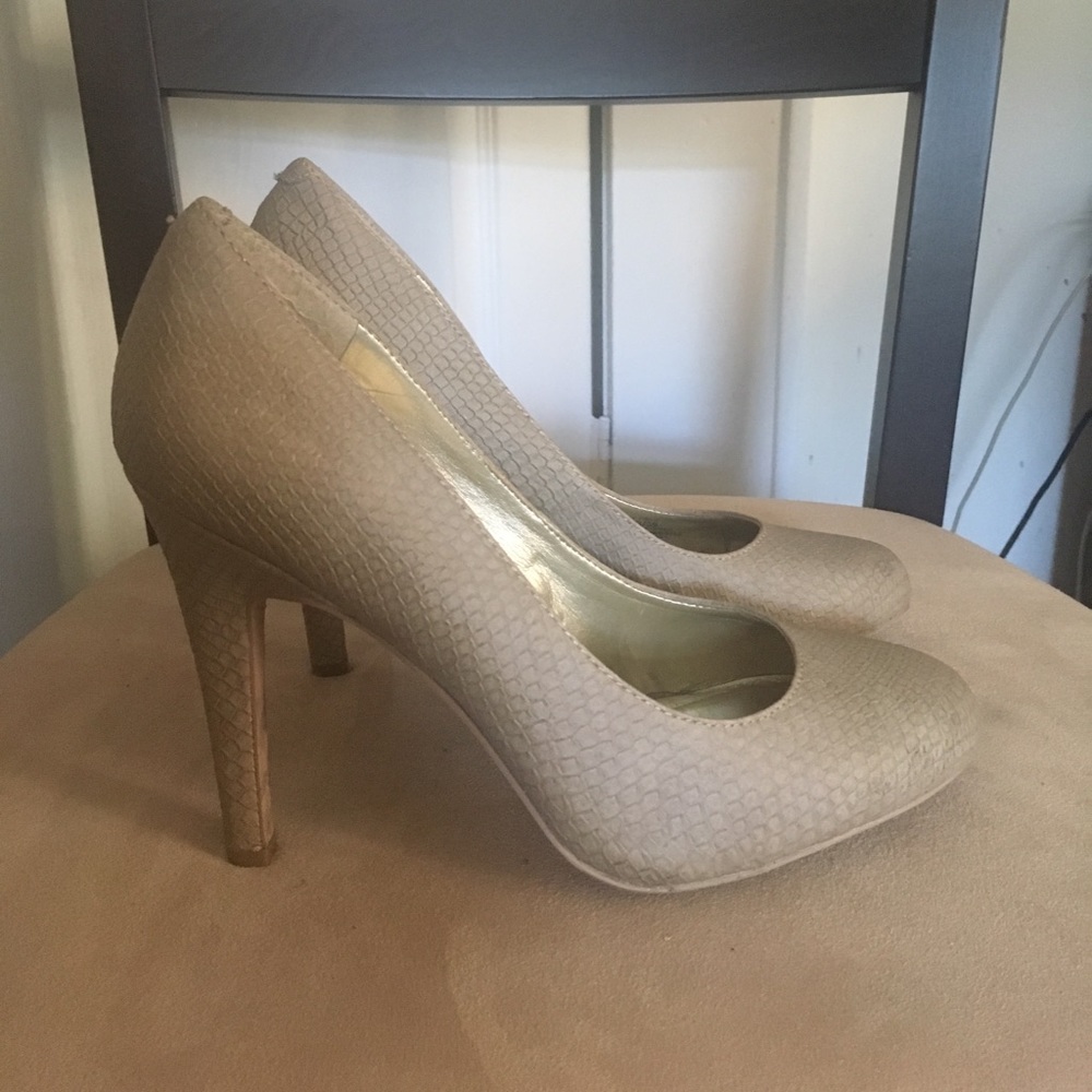 Jessica Simpson heel