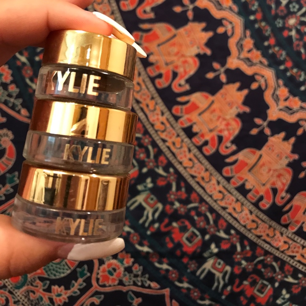 1 KyLiner 2 cream eye shadows