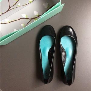 Oka B Rubber Flats in Black