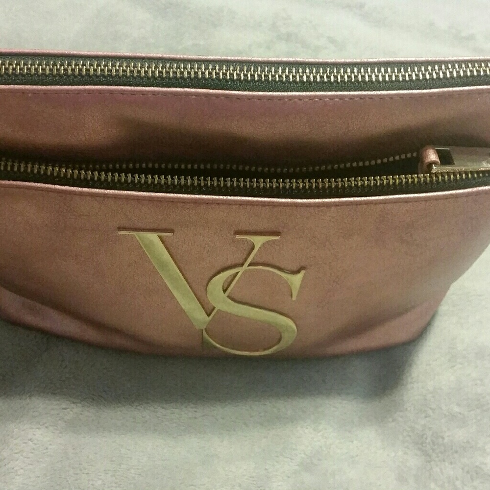 Vs - Picture 2 of 2