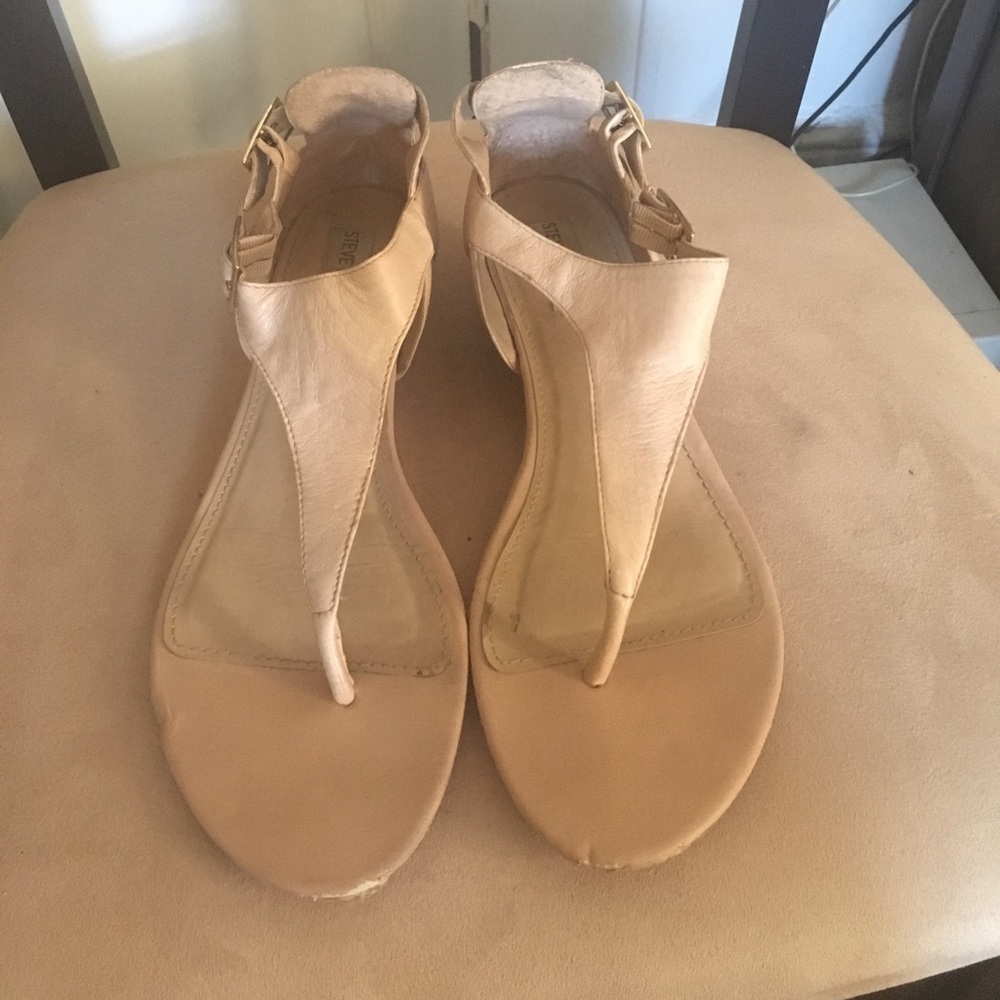 Steve Madden beige sandals