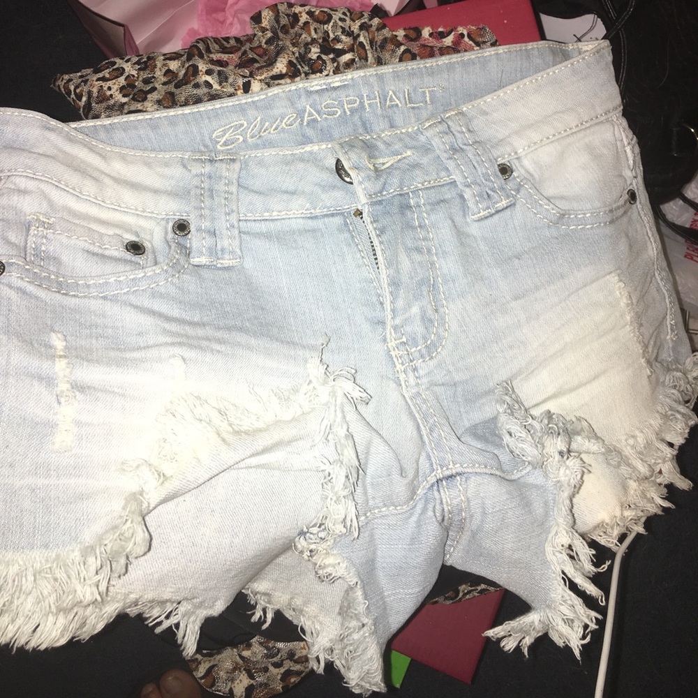 Ripped denim shorts