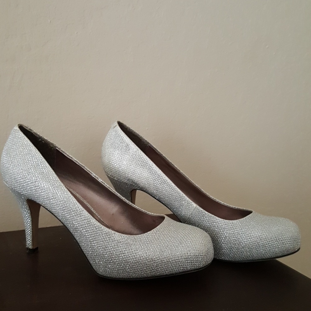 Madden Girl 8-8 1/2 Silver Glitter Heels