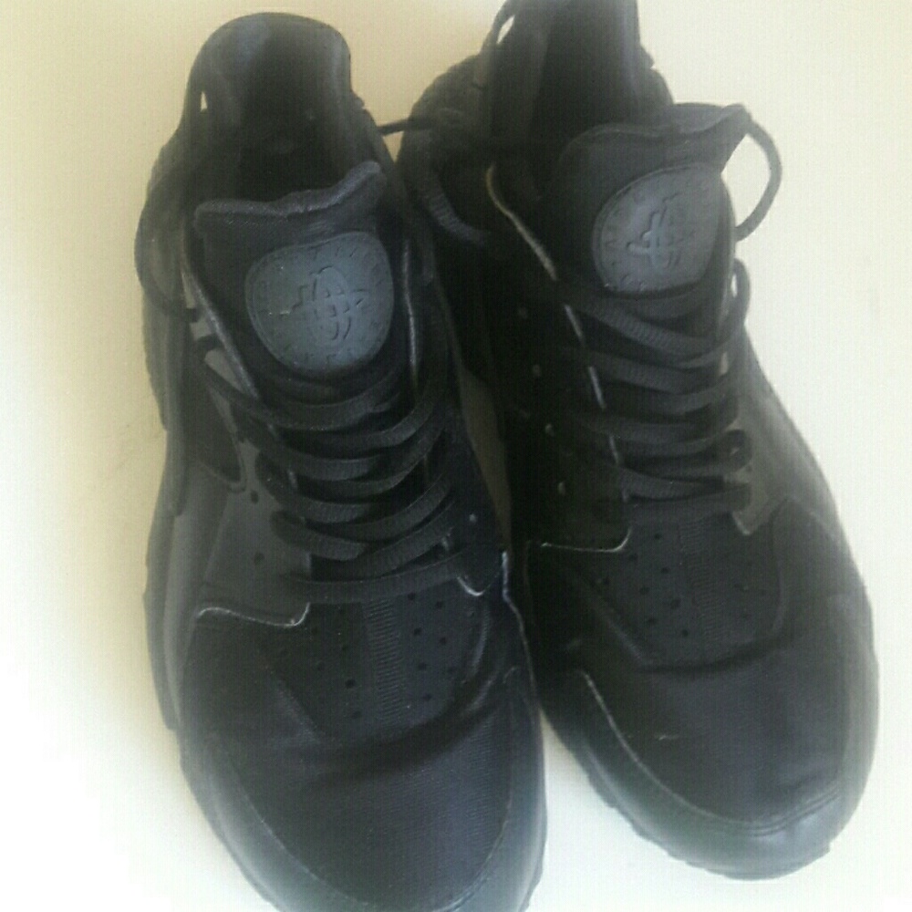 Nike tennis shoes