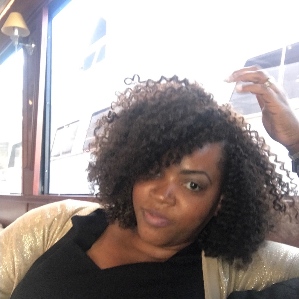 Meet your Posher, Latisha