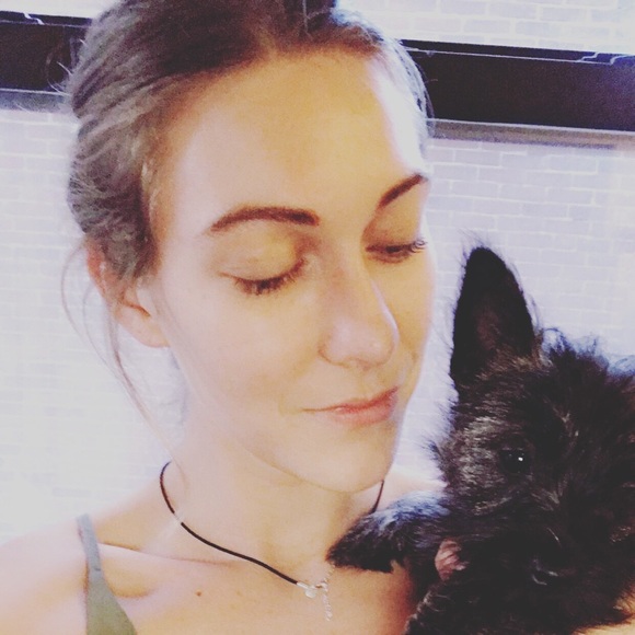 Meet your Posher, Dinia - Picture 2 of 2