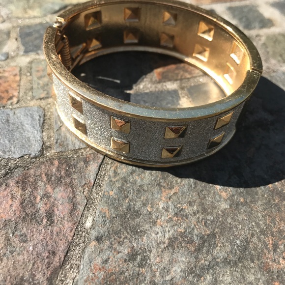 Cuff bracelet - Picture 4 of 4