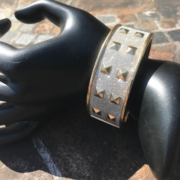 Cuff bracelet - Picture 2 of 4