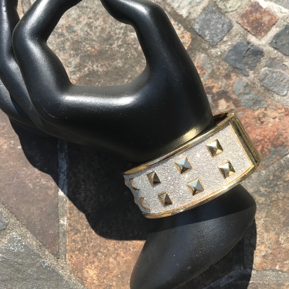 Cuff bracelet - Picture 3 of 4