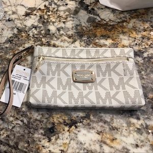Michael Kors wristlet