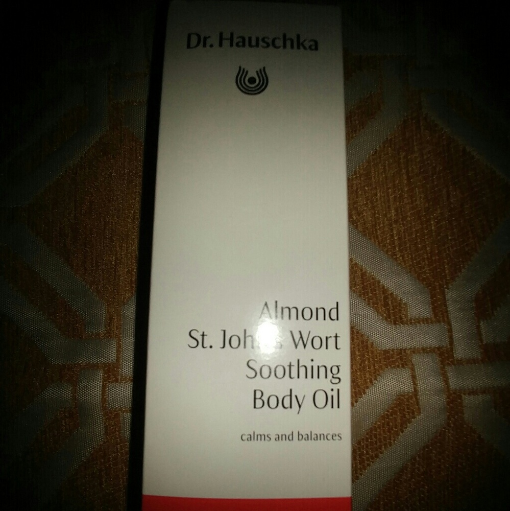 DR. HAUSCHKA ALMOND ST. JOHN'S WORT BODY OIL