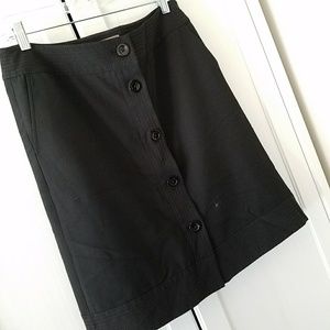 Ann Taylor sz 8P black button skirt