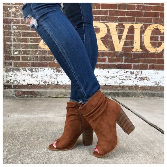 Cognac brown vegan suede peep toe scrunch bootie - Picture 4 of 4