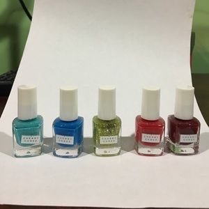 Small nail polish