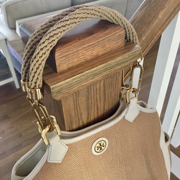 ❌SOLD❌Tory Burch Woven Leather Trim Bag - Picture 2 of 7