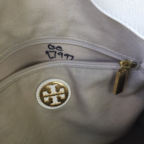 ❌SOLD❌Tory Burch Woven Leather Trim Bag - Picture 7 of 7