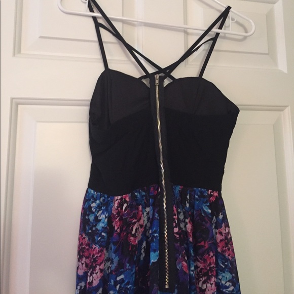 High low criss-cross floral dress - Picture 2 of 2