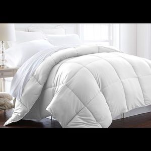 Luxury Linens Full/Queen Comforter