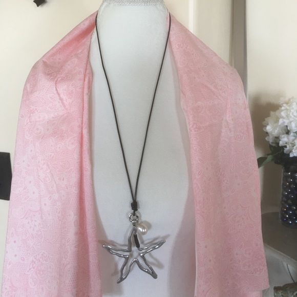 REDUCED! Gorgeous Star Long Necklace - Picture 2 of 3