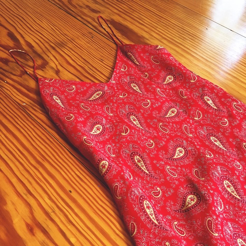 90s style form fitting paisley midi dress