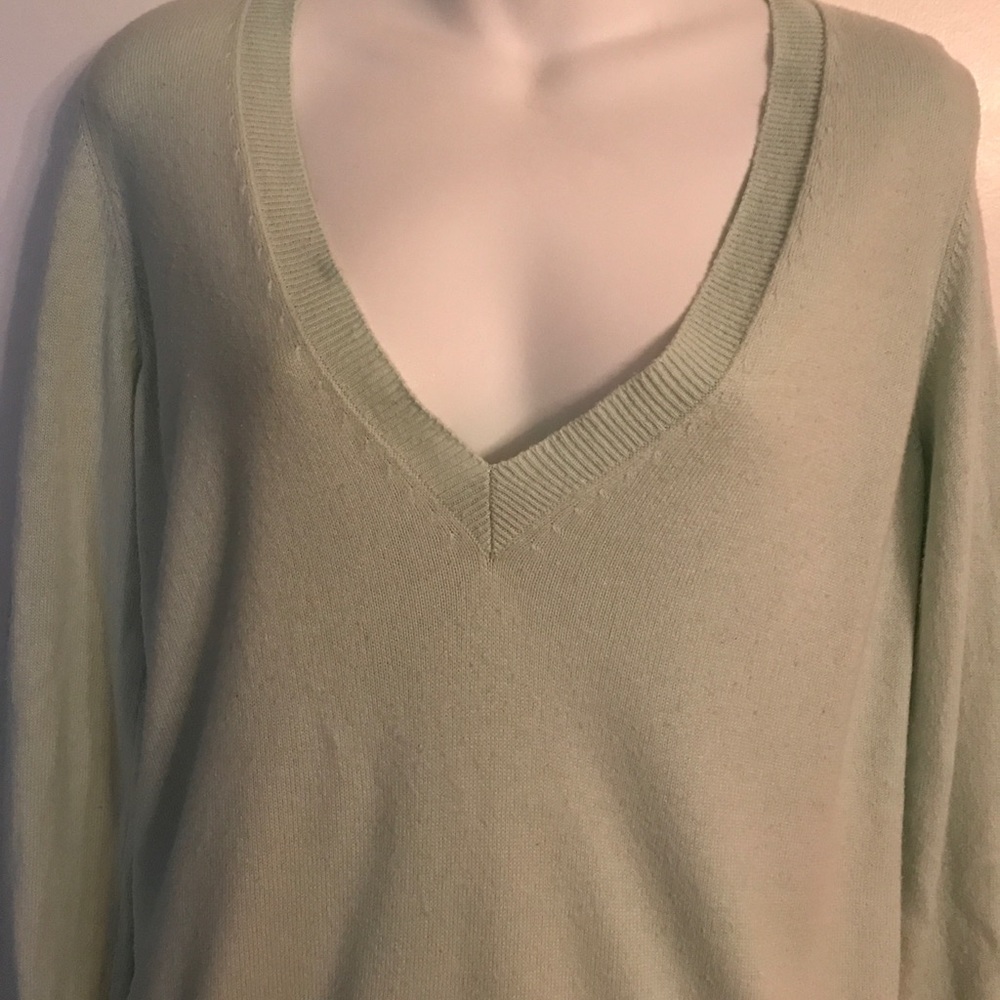 "ANN TAYLOR," LIGHT MINT GREEN V-NECK SWEATER