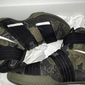 Lebron soldier 10's