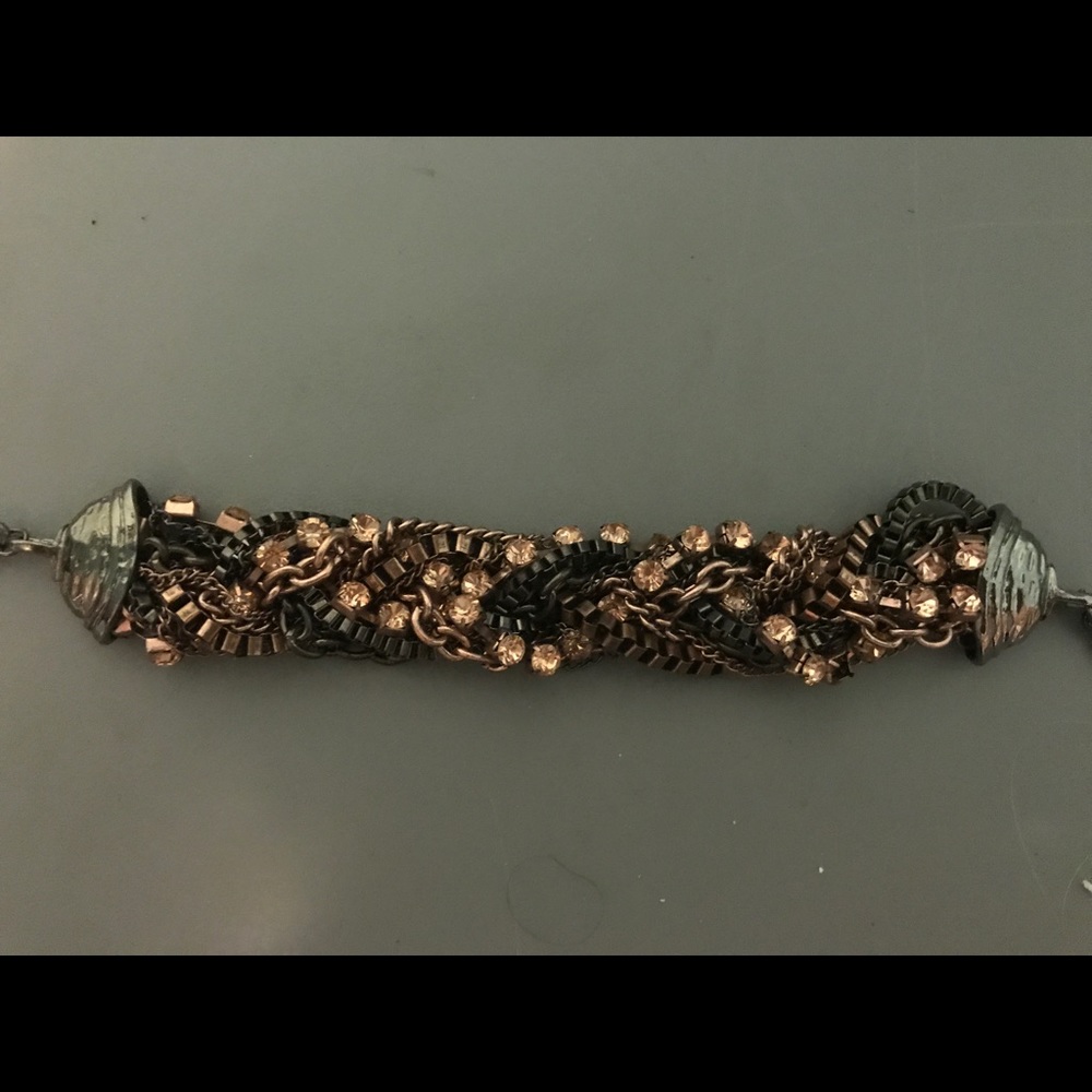 Bulky chain bracelet with hidden crystals